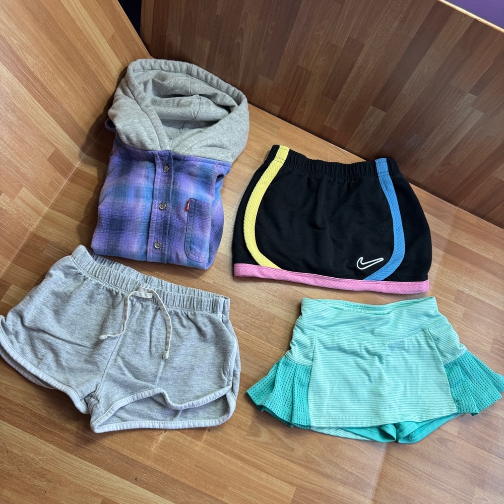 Nike skort, Levi's plaid hoodie and more casual girls bundle size 4/6